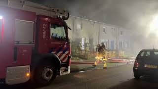 Rookmelder redt leven van slapende bewoner bij woningbrand in Drachten [upl. by Ko]