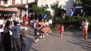 Banda scozzese marcia con cornamusa  pipe band in Italia [upl. by Oicangi]