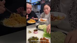 幸虧婆婆偏愛我，我吃了大雞腿，小氣老公氣哭了 food funny 整蠱 [upl. by Welsh10]