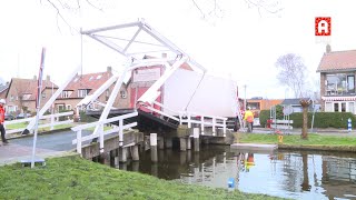 Vrachtwagen rijdt brug in HazerswoudeDorp in puin [upl. by Marissa]