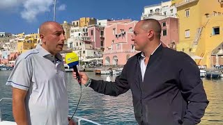 Il giro di consegna della corrispondenza a Procida [upl. by Ranilopa]