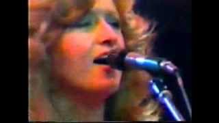 BONNIE RAITT Live  Runaway [upl. by Phineas]