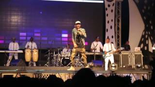 Darassa Performing Kama Utanipenda Live At Fiesta 2016 Dar Es Salaam [upl. by Eillod]