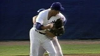 Robin Ventura Nolan Ryan duke it out [upl. by Brenk]