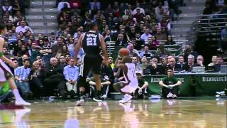 Earl Boykins schools Tim Duncan Jan 12 2011 [upl. by Hennebery]