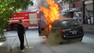 incendio de un auto y bomberos [upl. by Romaine]