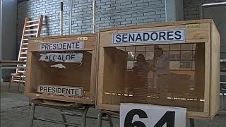 Los preparativos en los locales de votación a horas de las elecciones [upl. by Eenad]