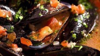 How to Cook Mussels  Steamed Mussels with Garlic White Wine Sauce [upl. by Ycam]