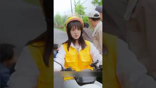 ईट से Car 🚗 को तोड़ दिया  🥰💞 love chinesedrama lovestory shortvideo ckdrama trending shorts [upl. by Cordelie]