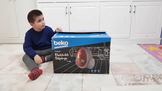 EĞLENCELİ ÇOCUK VİDEOSU Çocuklara oyuncak BEKO elektrik süpürgesi elektrik süpürgesi sesi [upl. by Esinehs]