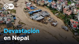 El paso del monzón deja al menos 170 muertos en Nepal [upl. by Suaeddaht803]