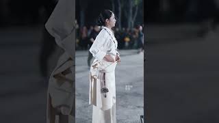 Tibetan girls dance in Tibetan costumes Have you learned how to dance the Guozhuang dance Beau [upl. by Marley]