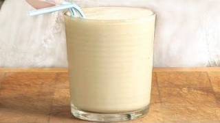 How To Prepare A Banana Smoothie [upl. by Yetty84]