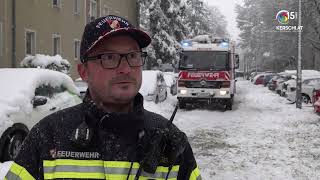 Feuerwehr kämpft in Linz gegen die Folgen des schweren Schneefalls [upl. by Nolad]