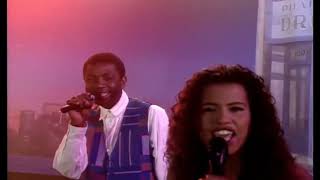 7 Seconds  Youssour NDour amp Neneh Cherry 1994 HD [upl. by Lah]