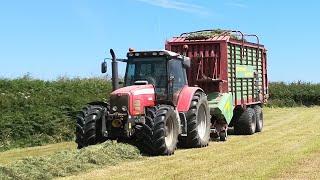 Using a Strautmann giga vitesse 2 forage wagon [upl. by Verge]