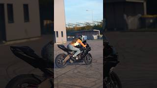 Vroum Vroum 🔥 moto motorcycle stunt kawasaki dafymoto michelin bikergirl [upl. by Terris452]