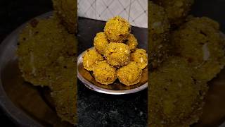 Bati se banaye churma ke laddu shortsfood cooking rasoikikiranbatikeladdu [upl. by Twedy]