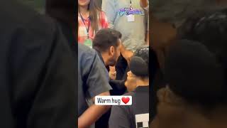 Salman Khan Bows Down Gives A Warm Hug To Veteran Singer Usha Uthup  Bollywood News  N18S [upl. by Cressida]