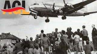 SCHAUT AUF DIESE STADT  Berliner Luftbrücke  Berlin airlift  Rosinenbomber subtitles [upl. by Rickey]