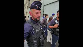 Je cherche la merde  humour laurentbaffie cameracachée police [upl. by Eerrehs]