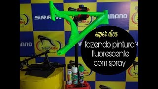 Como usar tinta spray  Como pintar quadro de alumínio com tinta fluorescente [upl. by Suoivart863]