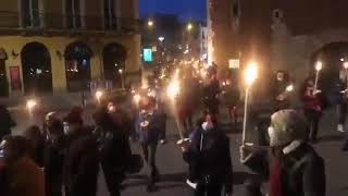 Marche aux flambeaux contre la politique du gouvernement ce soir à Perpignan malgré le couvrefeu [upl. by Demahum]