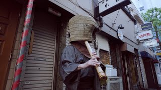 新宿ゴールデン街で「本手の調」を吹く流禅 Ryuzen blowing quotHontenoshirabequot at Shinjuku Golden Gai in Tokyo [upl. by Onairotciv]