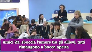 Amici 23 sboccia lamore tra gli allievi tutti rimangono a bocca aperta [upl. by Adnihc]