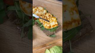 Hot honey 🍯 halloumi sandwich 🫶ساندويش حلوم غير شكلalyoumfoodtopnotchسناك zeinabsalhashimi [upl. by Ninazan]