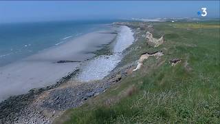 Wimereux  un pan important dune falaise seffondre [upl. by Leafar981]