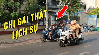 Ngàn like cho chị gái lịch sự nghe CSGT nhắc một cái là phóng xe luôn lên lề nhường đường đoàn VIP [upl. by Iralam]