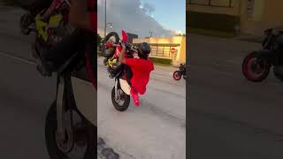 HONDA CRF150R WHEELIES IN MIAMI🌴🔥 wheelie dmvbikelife motorcycle miami honda crf150r [upl. by Gio77]