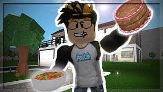 DELIVERING FOOD FROM MY CAFE IN BLOXBURG Roblox Roleplay [upl. by Hartill]