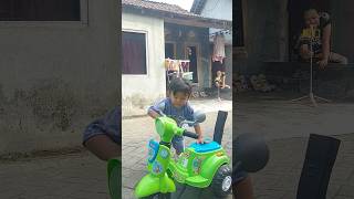 Elmyra naik motor pespa short shorts fypシ゚viral [upl. by Jair518]