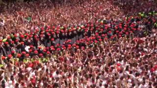 Salida de los gaiteros tras el Chupinazo de San Fermín 2017 [upl. by Gomar]