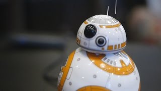 Sphero BB8 — обзор управляемой модели робота из Звездных Войн [upl. by Aneeroc]