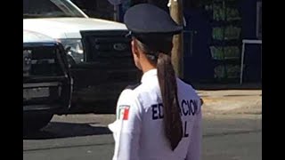 Mujer policía en Culiacán se vuelve viral en redes [upl. by Broderick319]