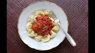 Rezept Tortellini mit Tomatensauce [upl. by Aizan23]