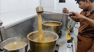 Indias most famous Tea for Rs 10  Yewale Amruttulya Chai  Indian Street Food [upl. by Evvy]