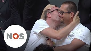 DUITSLAND Homos mogen trouwen [upl. by Werdnaed]