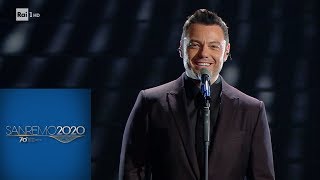 Sanremo 2020  Tiziano Ferro canta quotAlmeno tu nelluniversoquot [upl. by Lamont409]