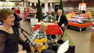 Elly Bezemer en Han Ruigrok  jingle bells rock  live vanuit Albert Heijn Rhoon [upl. by Methuselah120]