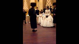 Oshvar rabbe dancing mitzvah tantz [upl. by Ralfston]