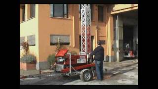 Torre faro telescopica con carrello per Illuminazione eventi ed emergenze prodotta da Metalgelli [upl. by Ainotahs]