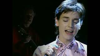 Sinéad OConnor — He Moved Through The Fair Live performance 1996 [upl. by Player]