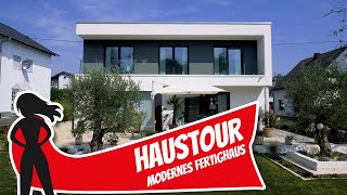 Fertighaus Haustour Bauhausstil und Landhausstil  Passt das zusammen  Weberhaus  Hausbau Helden [upl. by Aicirtac]