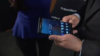 BlackBerry CEO Джон Чен демонстрирует BlackBerry Priv [upl. by Noruq16]