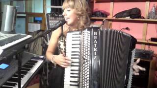 beatriz y su acordeon cangas [upl. by Seena]