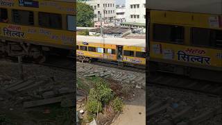 Train mein horn ki awaaz itni Tej kyon hoti hai railfacts new facts shortsfeed Hardworkman29 [upl. by Sillyhp]